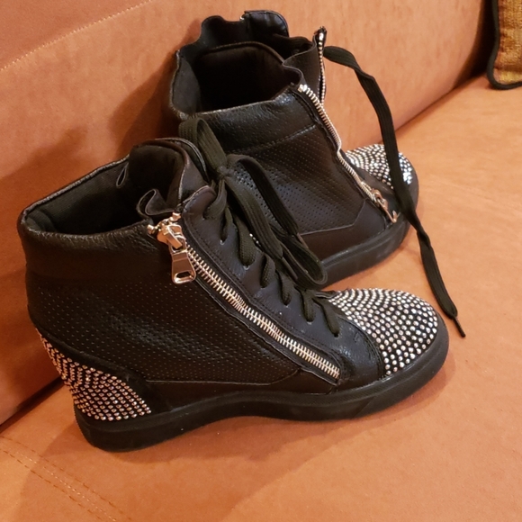 DONATED - Picture 7 of 8